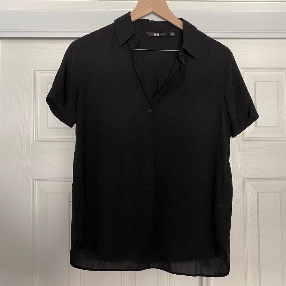Uniqlo Black Short Sleeve Button Up Size X-Small